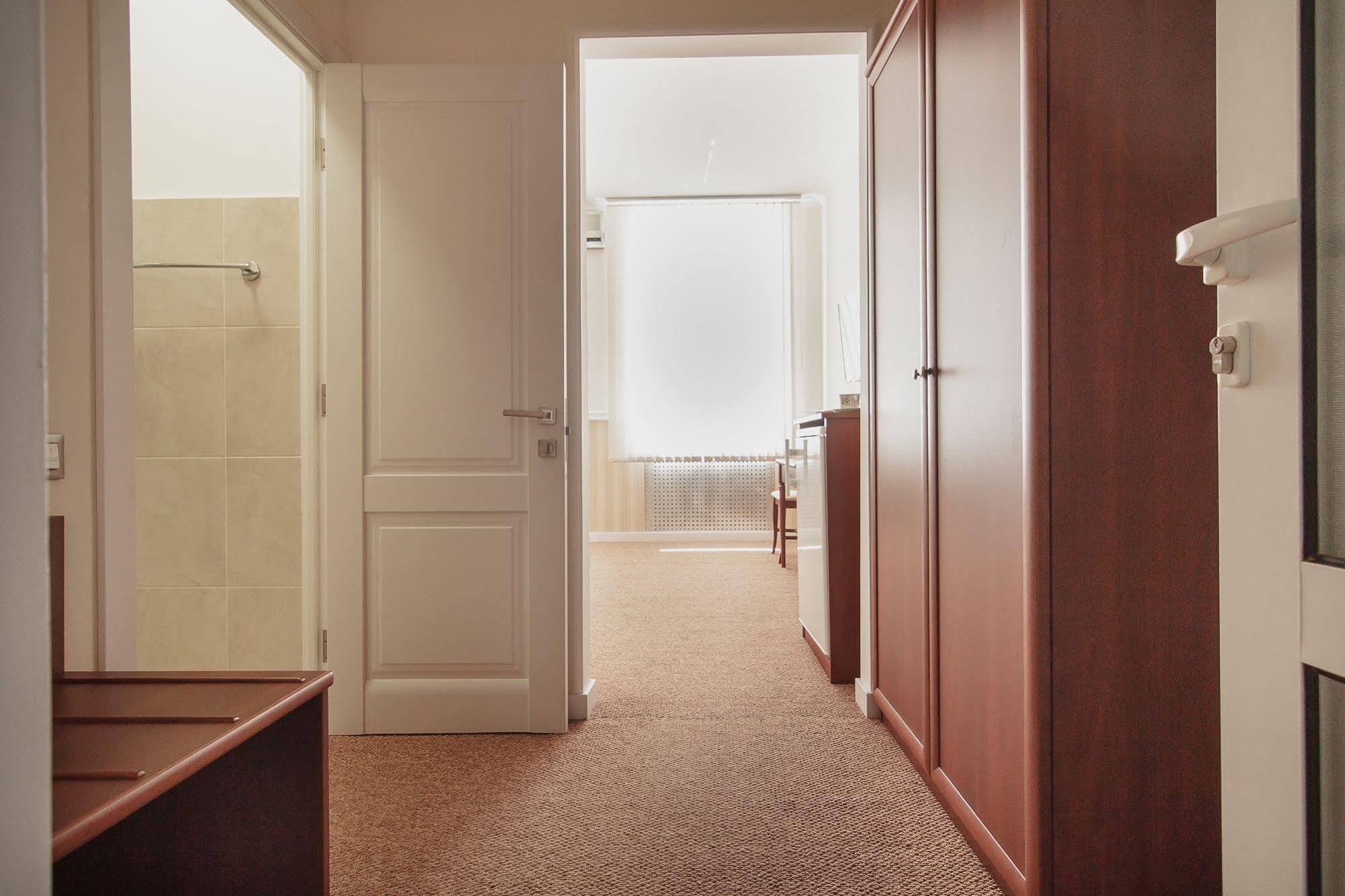 Consul Hotel Консул Odessa Ngoại thất bức ảnh